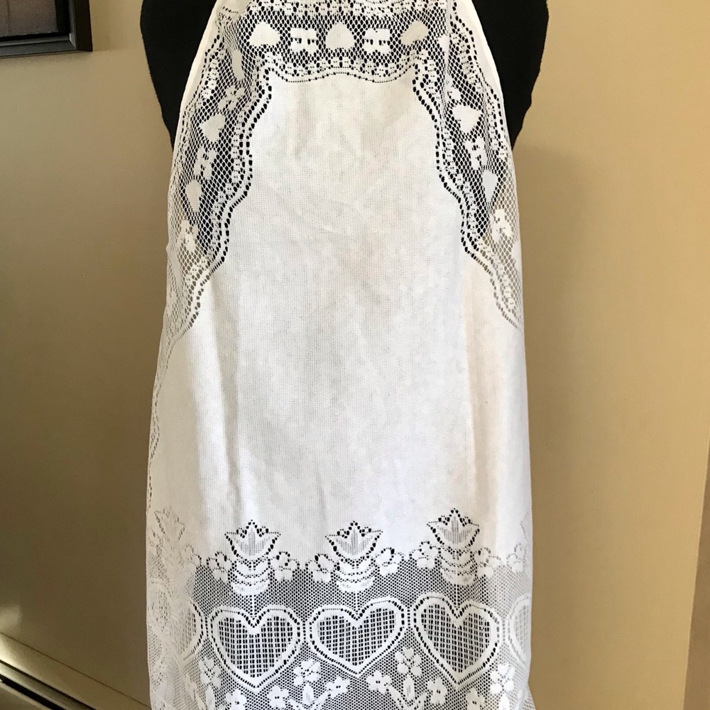 2 white aprons with hearts 💕